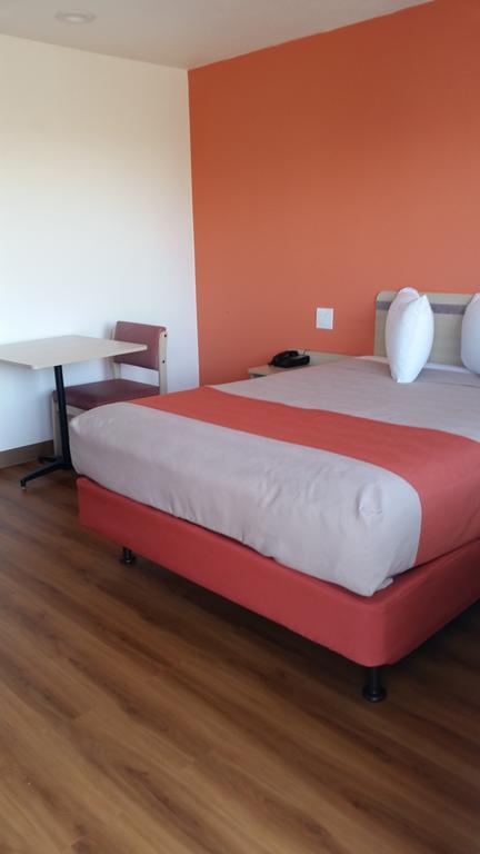 Motel 6 Lost Hills / Buttonwillow Racetrack Экстерьер фото